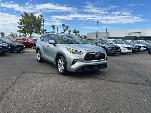 2023 Toyota Highlander LE