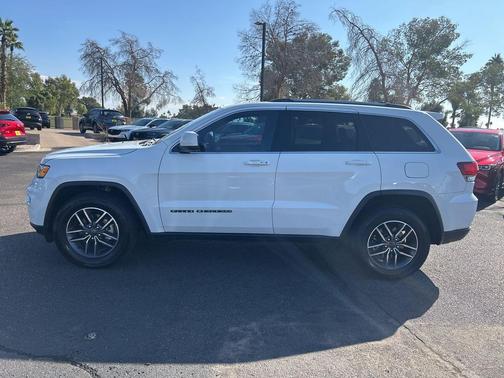 2020 Jeep Grand Cherokee Laredo