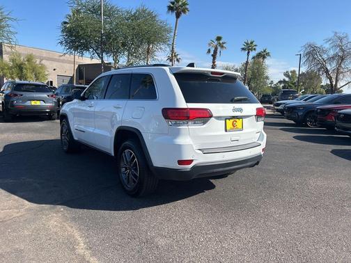 2020 Jeep Grand Cherokee Laredo