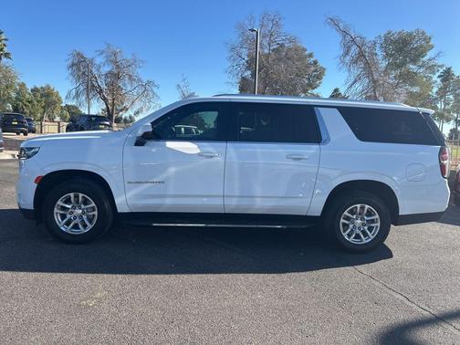 2023 Chevrolet Suburban LT