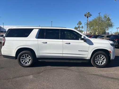 2023 Chevrolet Suburban LT