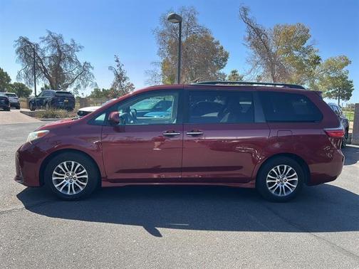2020 Toyota Sienna XLE