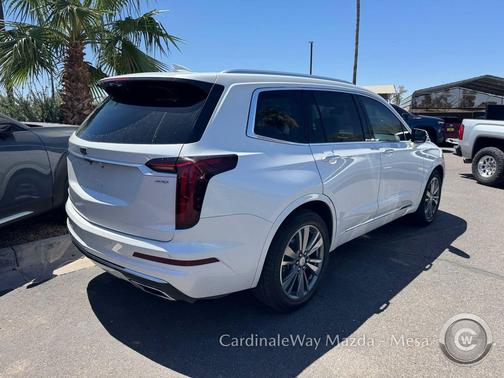 Crystal White Tricoat 2021 Cadillac XT6 Premium Luxury FWD