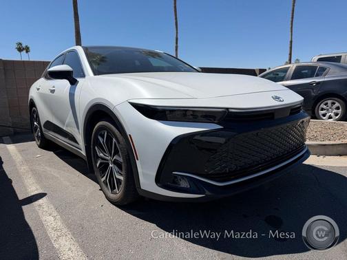 Oxygen White 2023 Toyota Crown Limited