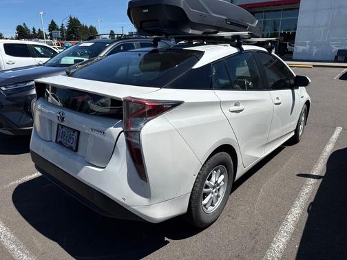Blizzard Pearl 2017 Toyota Prius Two