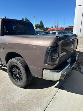 Walnut Brown Metallic Clearcoat 2018 RAM 1500 Big Horn