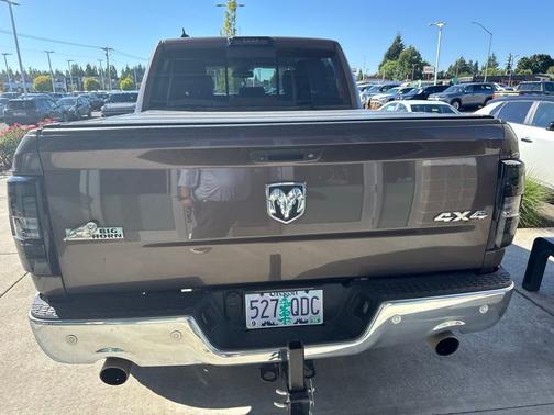 Walnut Brown Metallic Clearcoat 2018 RAM 1500 Big Horn