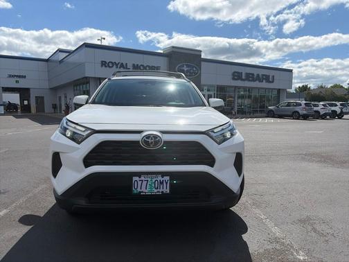 Ice Cap 2025 Toyota RAV4 XLE