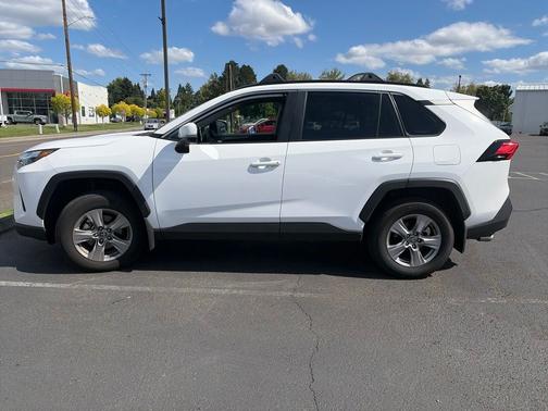 Ice Cap 2025 Toyota RAV4 XLE