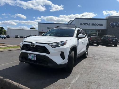 Ice Cap 2025 Toyota RAV4 XLE