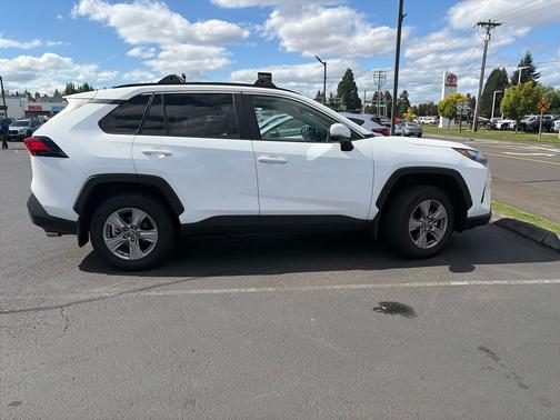 Ice Cap 2025 Toyota RAV4 XLE