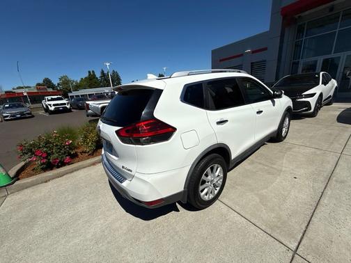 Glacier White 2017 Nissan Rogue SV