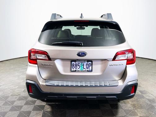 Tungsten Metallic 2019 Subaru Outback 2.5i