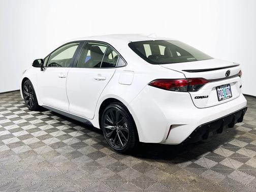 Wind Chill Pearl 2026 Toyota Corolla XSE