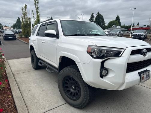 Super White 2018 Toyota 4Runner SR5