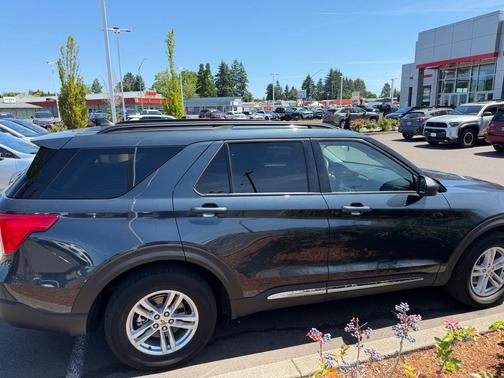 Blue Metallic 2022 Ford Explorer XLT