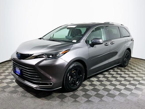 Predawn Gray Mica 2024 Toyota Sienna Platinum