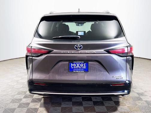 Predawn Gray Mica 2024 Toyota Sienna Platinum