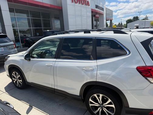 Crystal White Pearl 2020 Subaru Forester Limited