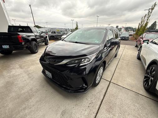 Midnight Black Metallic 2021 Toyota Sienna XSE