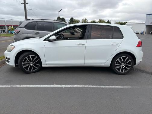Pure White 2015 Volkswagen Golf TSI SE 4-Door