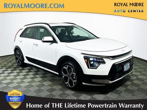 Snow White Pearl 2023 Kia Niro SX Touring