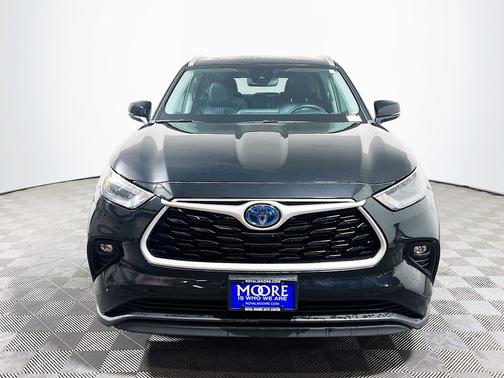 Midnight Black Metallic 2023 Toyota Highlander Hybrid XLE