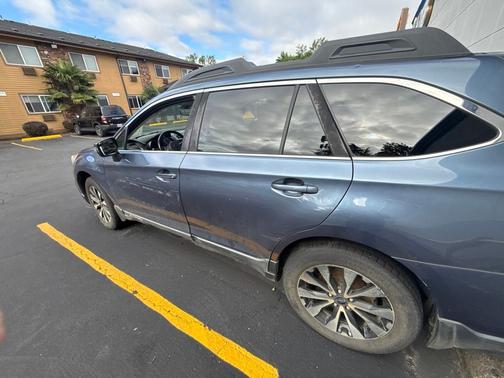 Twilight Blue Metallic 2017 Subaru Outback 2.5i