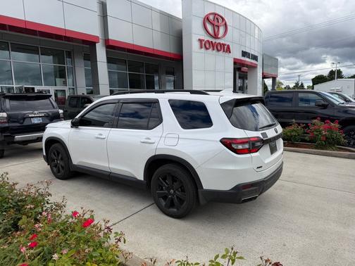 Platinum White 2025 Honda Pilot Black Edition