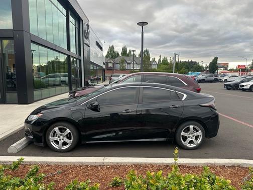 Mosaic Black Metallic 2019 Chevrolet Volt LT
