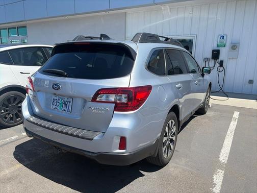 Ice Silver Metallic 2016 Subaru Outback 2.5i