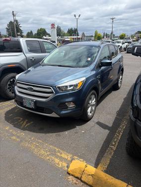 Blue Metallic 2018 Ford Escape SE