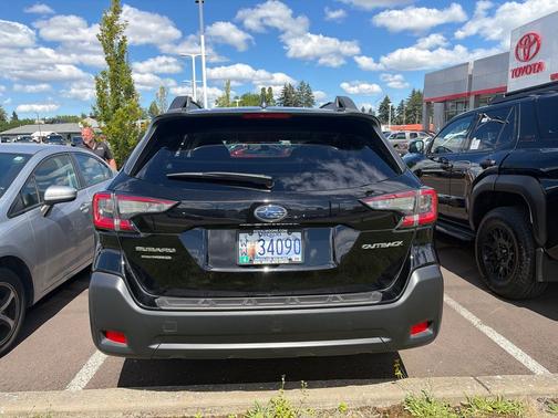 Crystal Black Silica 2025 Subaru Outback Premium