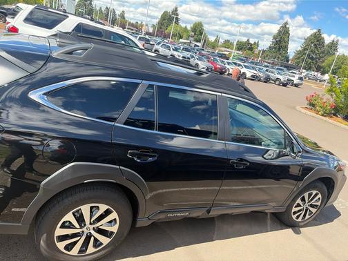 Crystal Black Silica 2025 Subaru Outback Premium