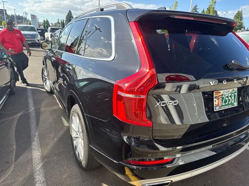 Onyx Black Metallic 2018 Volvo XC90 T6 Momentum