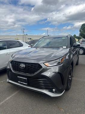 Magnetic Gray Metallic 2021 Toyota Highlander XSE