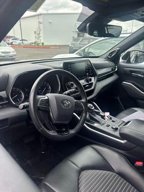 Magnetic Gray Metallic 2021 Toyota Highlander XSE