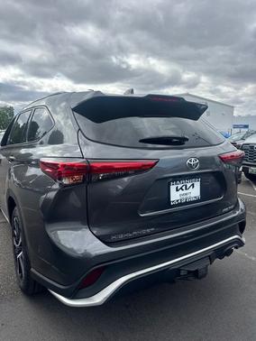Magnetic Gray Metallic 2021 Toyota Highlander XSE