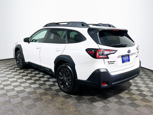 Crystal White Pearl 2025 Subaru Outback Onyx Edition