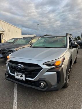 Ice Silver Metallic 2024 Subaru Outback Onyx Edition