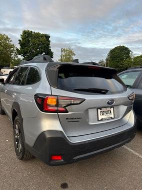 Ice Silver Metallic 2024 Subaru Outback Onyx Edition