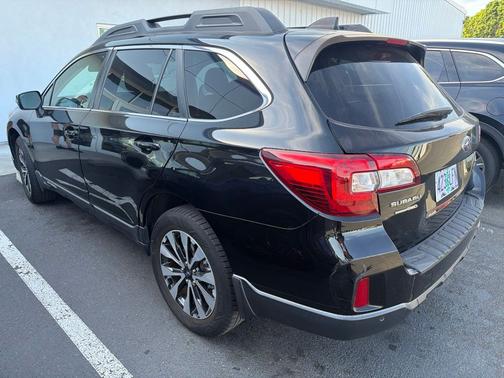 Crystal Black Silica 2017 Subaru Outback 3.6R