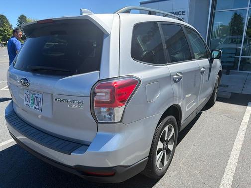 Ice Silver Metallic 2017 Subaru Forester 2.5i Limited