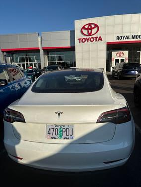 Pearl White Multi-Coat 2023 Tesla Model 3 Base