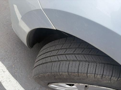 Brilliant Silver Metallic 2023 Nissan Versa 1.6 S