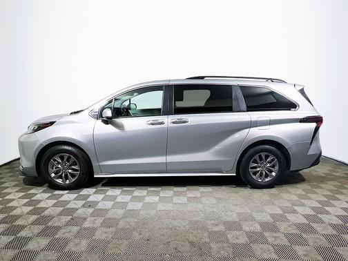 Celestial Silver Metallic 2024 Toyota Sienna XLE