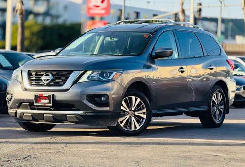 2017 Nissan Pathfinder SL