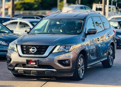 2017 Nissan Pathfinder SL