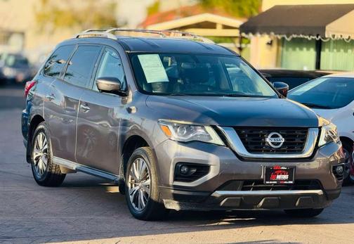 2017 Nissan Pathfinder SL
