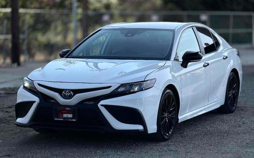 White 2022 Toyota Camry Hybrid Nightshade
